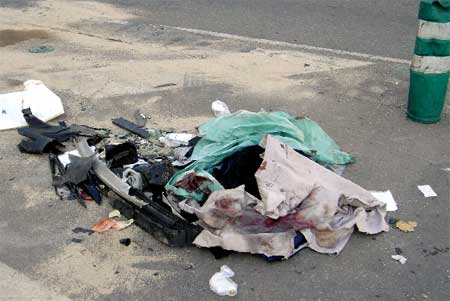 Restes de l'accident a la cruÃ¯lla de la riera CanyadÃ³ i el carrer Sant Bru
