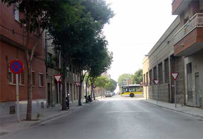 Fins a 8 senyals de 'cediu el pas' es poden trobar a la cantonada del carrer Ponent amb l'avinguda MarquÃ©s de Montroig